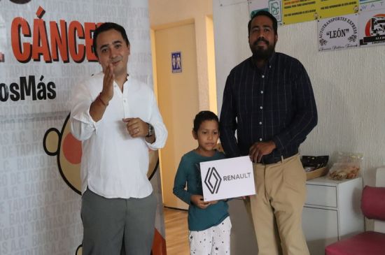 Renault y Banco de Tapitas convierten la movilidad en motor solidario